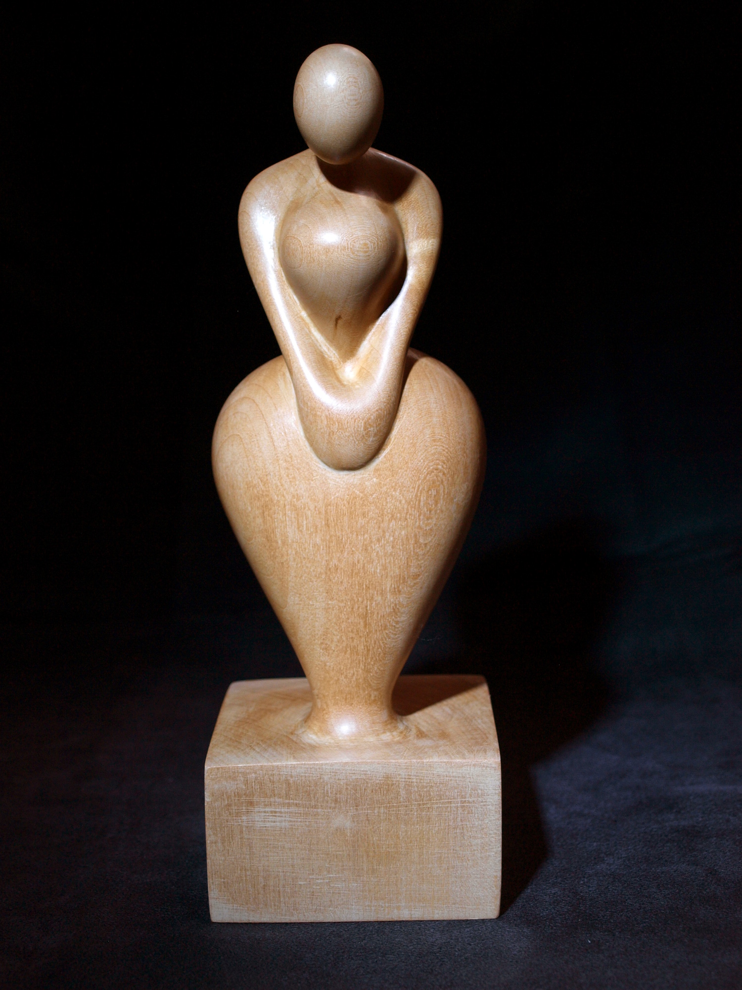 Curved_Idol (front view)
